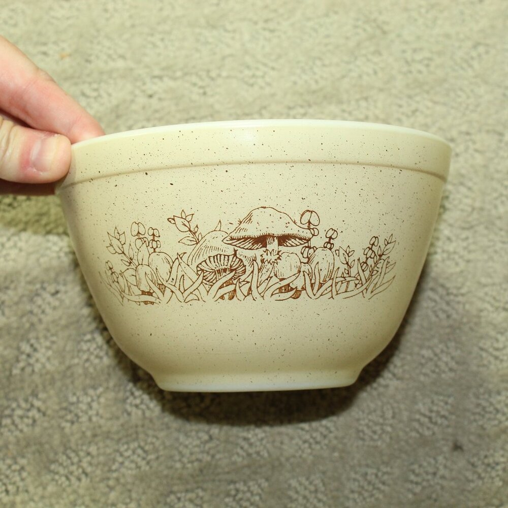 Vintage PYREX Forest Fancies (1980-1986) Mushrooms Small Mixing Bowl 401
